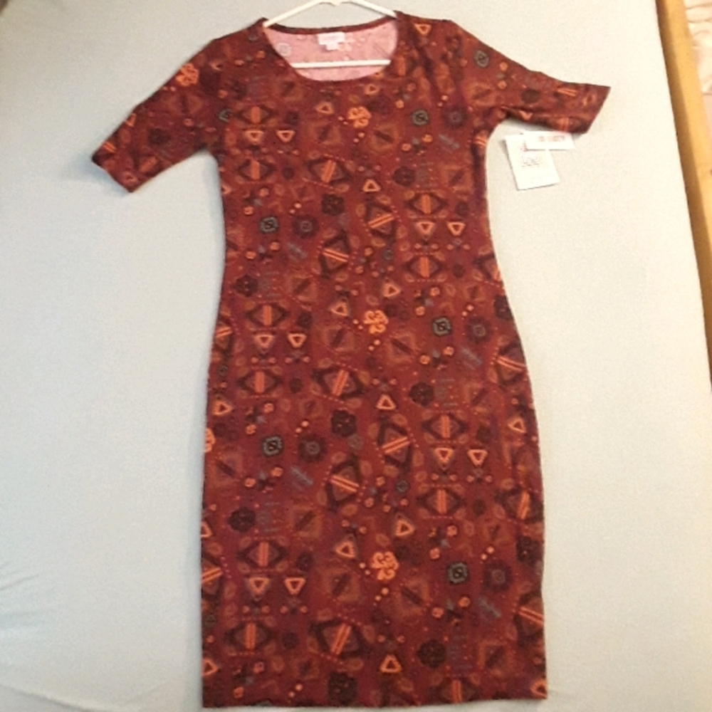 LuLaRoe dress burgundy Julia small